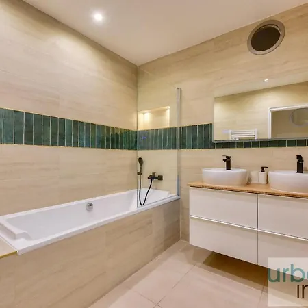 Urban Flat 171 - Sublime 3bdr Flat - Triangle D Or Apartment